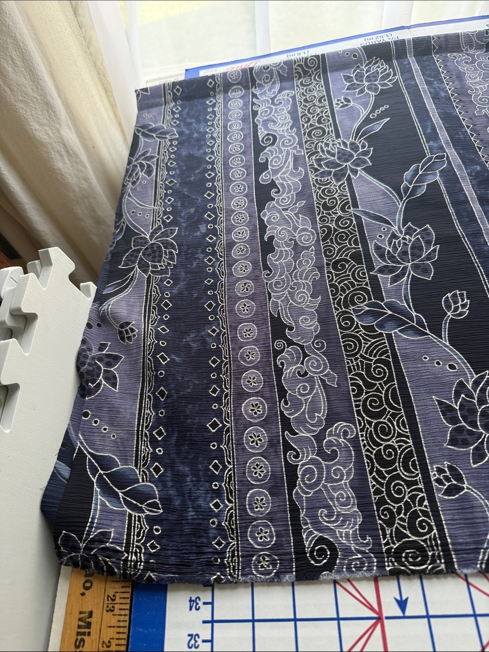 Vintage 1980s Crinkle Crepe Fabric Asian Floral Stripe Black Blue 3 1/3 Yds - Picture 9 of 13